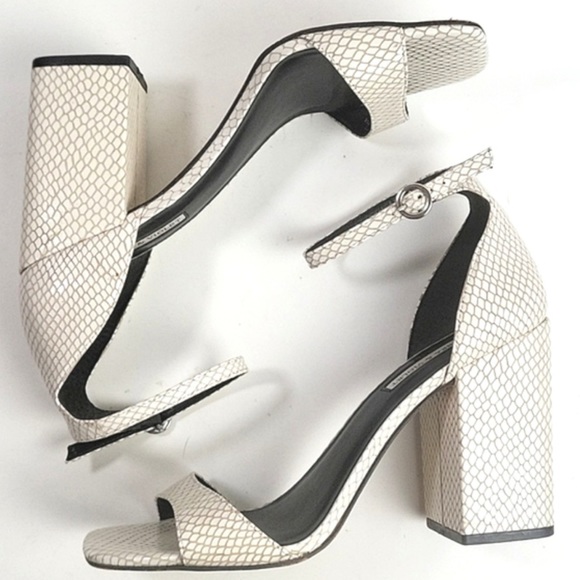 Chelsea & Violet Shoes - CHELSEA & VIOLET High Heels